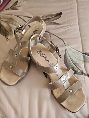 Life Stride Sandals Buckle Beige Goldish Color Size 8M In Good Shape Rubber Sole